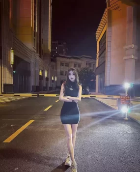 19岁刚出来做的嫩妹