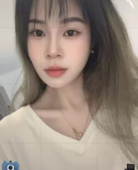快餐小姐姐七七
