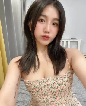 奶子坚挺的少妇