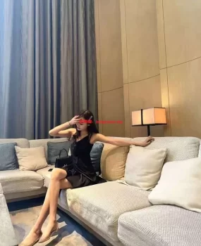 闽侯兼职小姐姐，活好水多，黑丝制服情趣，超爽